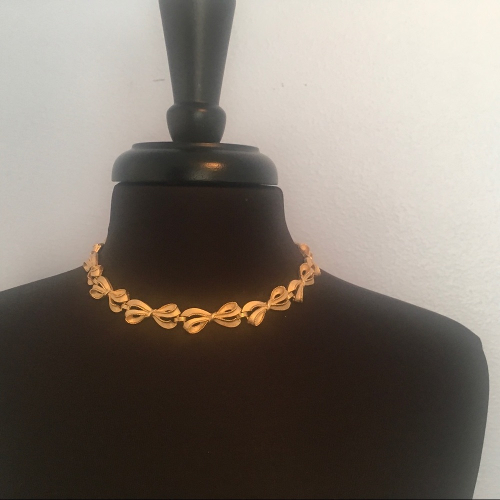 🎁 Gold-tone Bow Necklace🎁